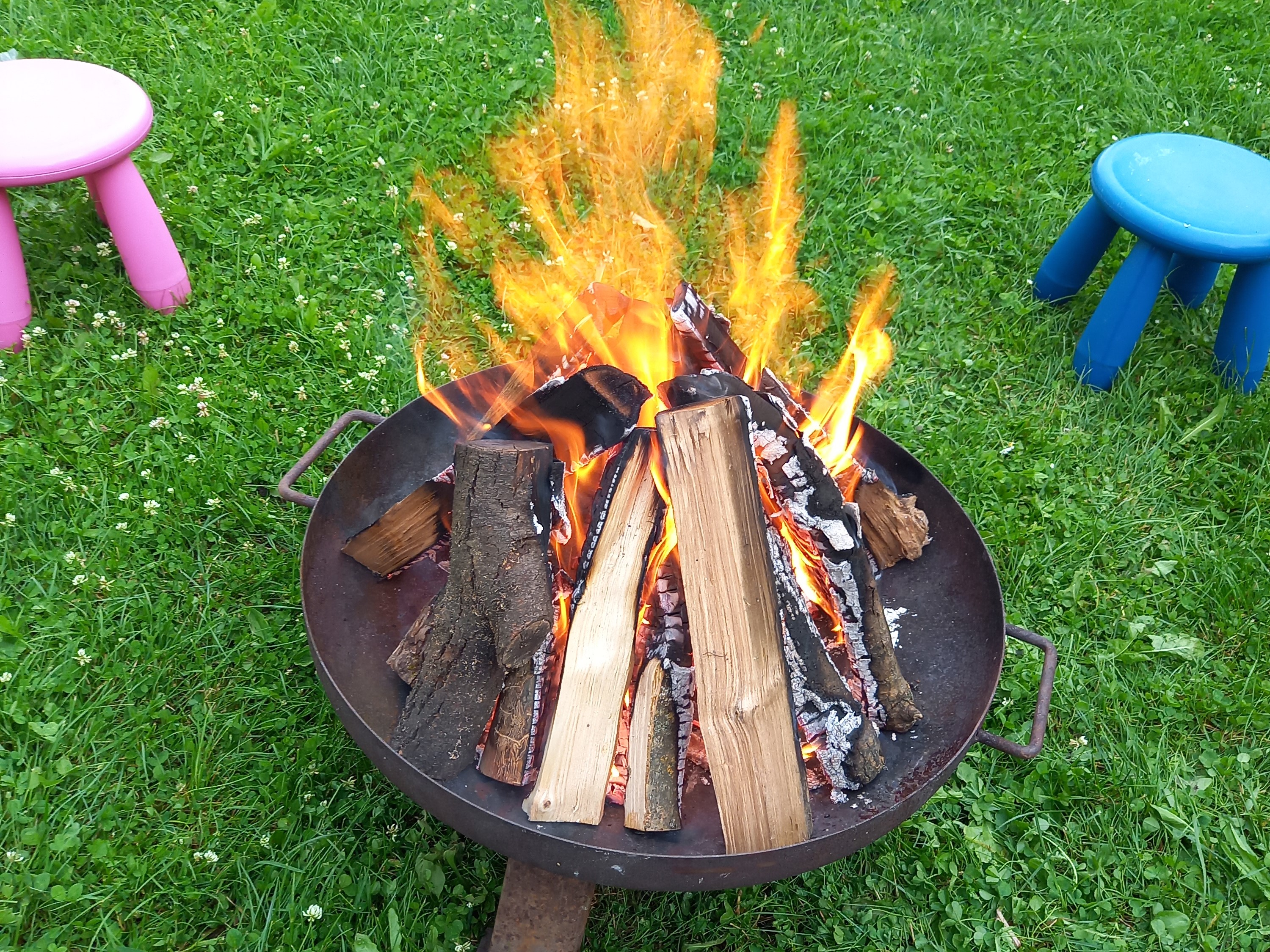 Lange Nacht der Kirchen 2024 / Pfarramt Gamlitz Feuer im Garten